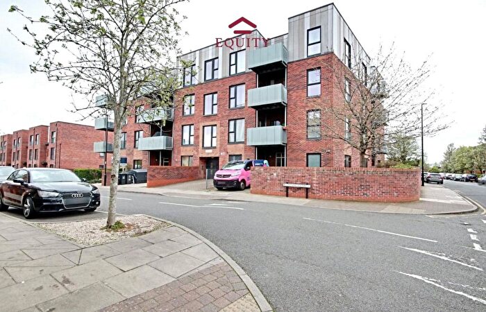 1 Bedroom Flat For Sale In Canning Square, Enfield, EN1