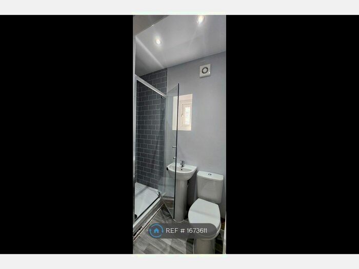 1 Bedroom Flat To Rent In Milnrow Road, Rochdale, OL16