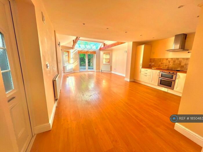 3 Bedroom Semi-Detached House To Rent In Kings Road, Kingston Upon Thames, KT2