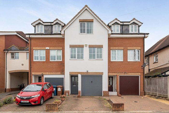 4 Bedroom Town House For Sale In Uppingham Avenue, Stanmore, HA7