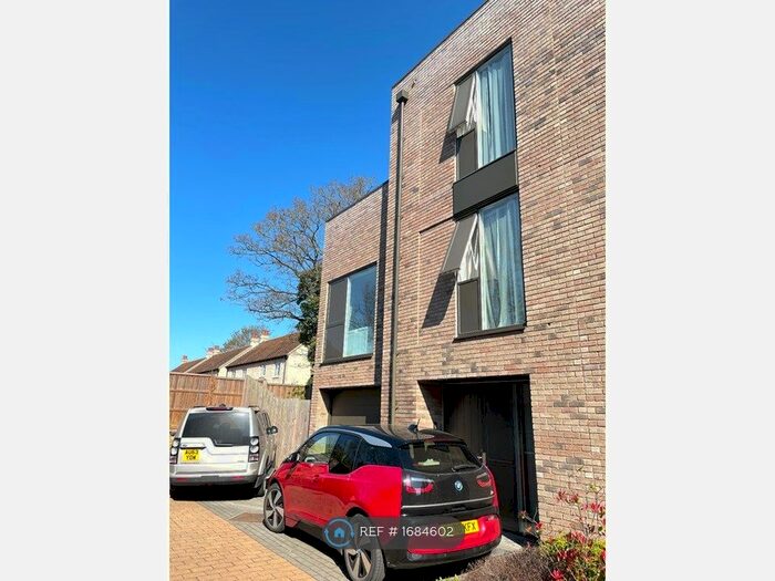 4 Bedroom Semi-Detached House To Rent In Brook End Close, Cambridge, CB2