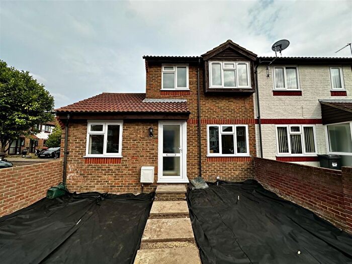 3 Bedroom End Terrace House To Rent In Springwell Road, Hounslow, TW5