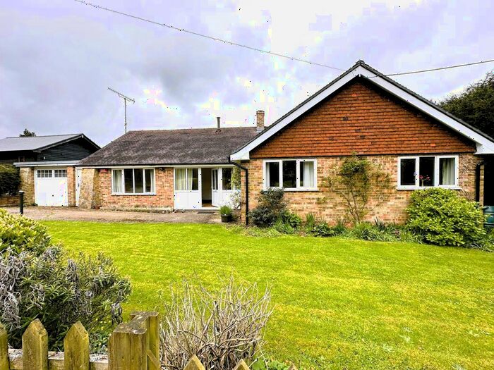 3 Bedroom Detached Bungalow To Rent In The Broadway, Petham, CT4