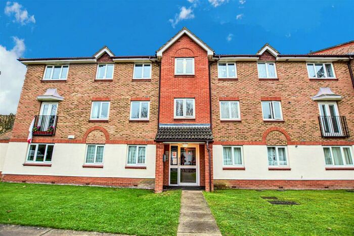 2 Bedroom Apartment To Rent In Lindisfarne Gardens, Maidstone, ME16