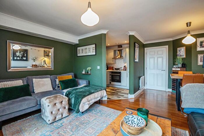 2 Bedroom Flat For Sale In Estuary Reach, Pleasant Row, Gillingham, Kent, ME7