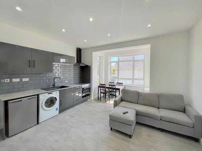 1 Bedroom Flat To Rent In Belle Vue Crescent, Bournemouth, BH6