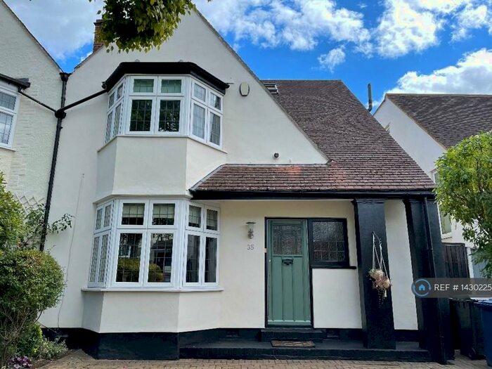 4 Bedroom Semi-Detached House To Rent In Cyprus Avenue, London, N3