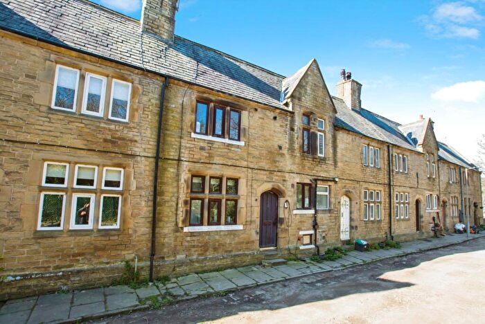 1 Bedroom Terraced House For Sale In Railway Terrace, Halifax, West Yorkshire, HX3