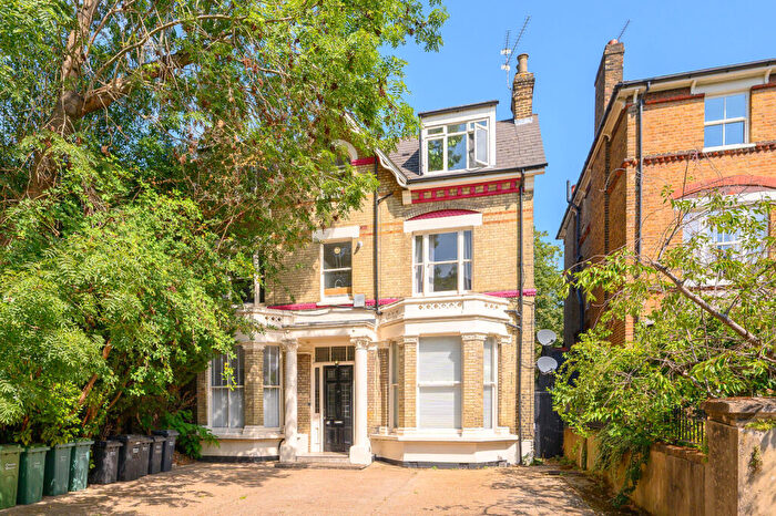 1 Bedroom Flat For Sale In Acol Road, South Hampstead, London, NW6