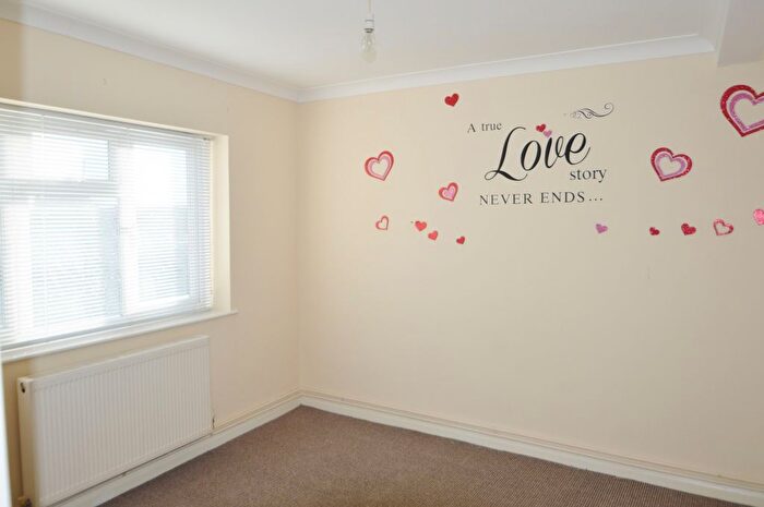 2 Bedroom Flat To Rent In Langley, Langley, Berkshire, SL3