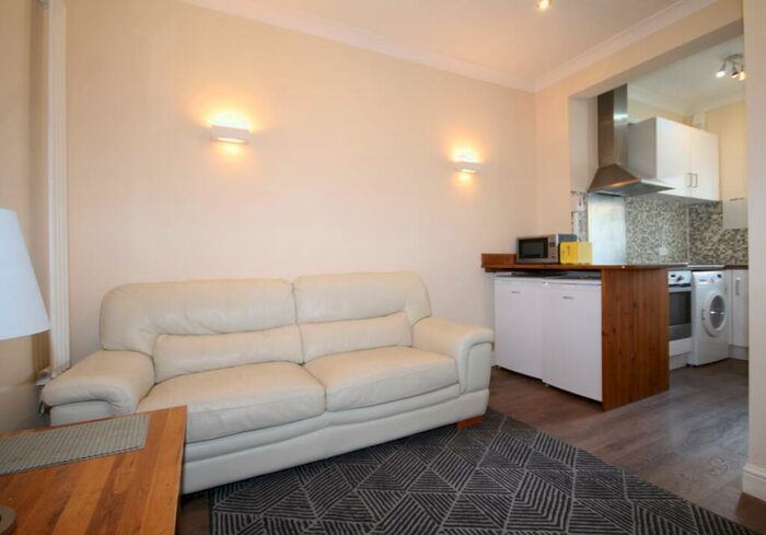 2 Bedroom Flat To Rent In Castlehaven Road, Camden, NW1