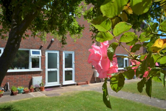 2 Bedroom Flat To Rent In Oaktree Place, New Road, Amersham, HP6