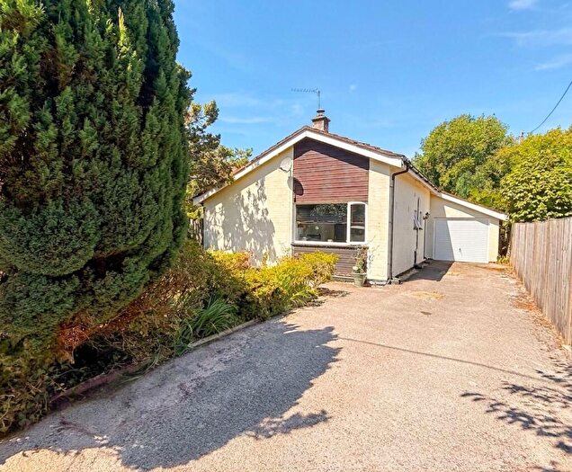 3 Bedroom Detached Bungalow For Sale In Solent Road, Dibden Purlieu, SO45