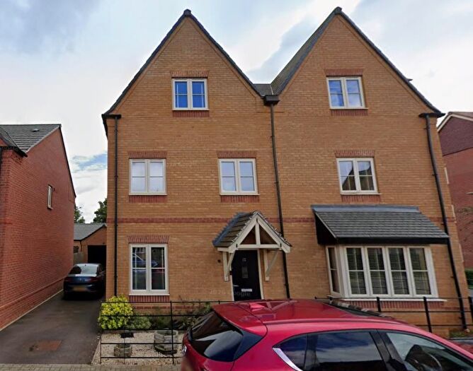 4 Bedroom Semi-Detached House For Sale In Banbury, Oxfordshire, OX16