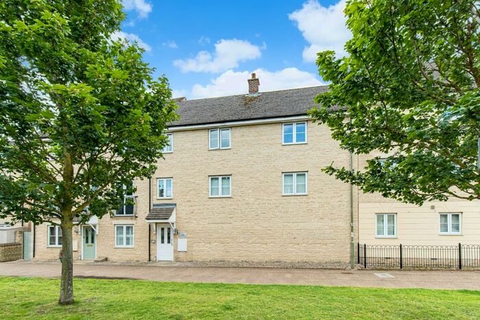 1 Bedroom Flat To Rent In Ash Avenue, Carterton, OX18