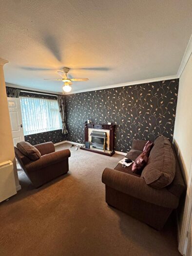 2 Bedroom Flat To Rent In Park Road, Woodsetton, Dudley, DY1