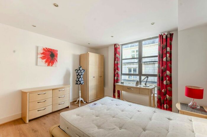 2 Bedroom Flat To Rent In Harlequin Court, Covent Garden, London, WC2E