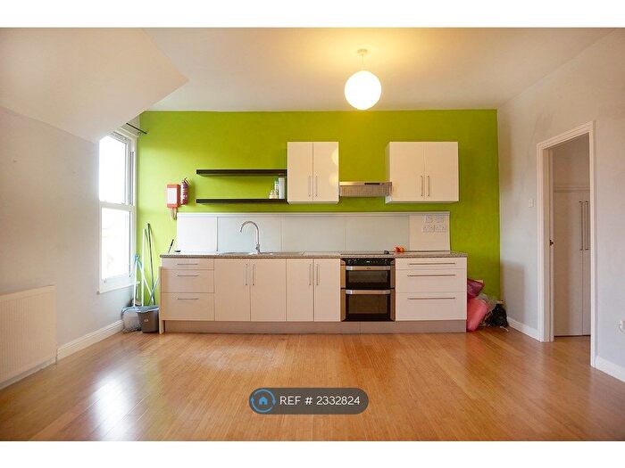 2 Bedroom Flat To Rent In Greenfield Road, Colwyn Bay, LL29