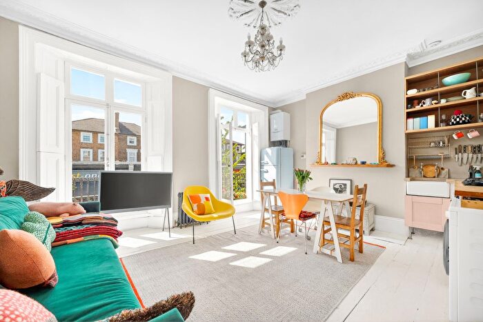 2 Bedroom Flat For Sale In Brecknock Road, Tufnell Park, N7