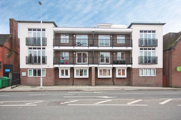 2 Bedroom Flat To Rent In Denne Parade, Horsham, RH12