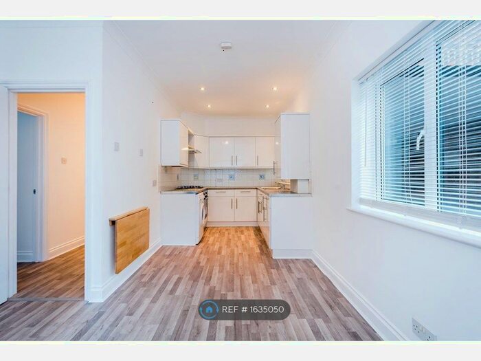 1 Bedroom Flat To Rent In New River Court, Enfield, EN1