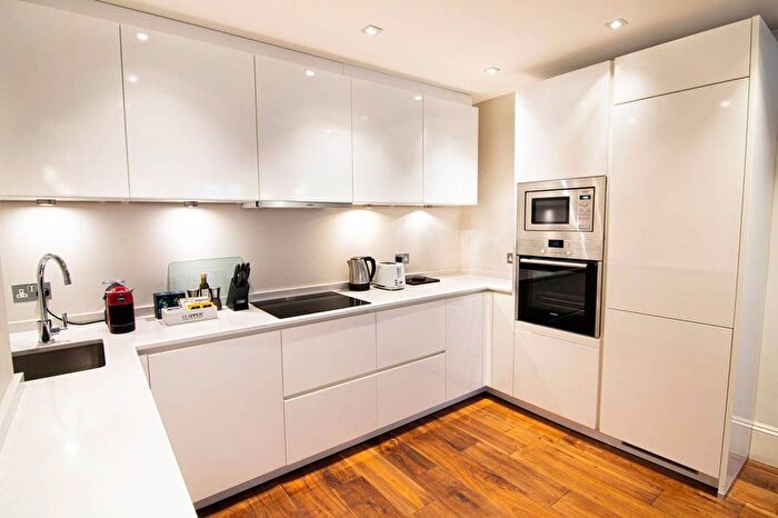 2 Bedroom Flat To Rent In Tavistock Place, Bloomsbury, London, WC1H