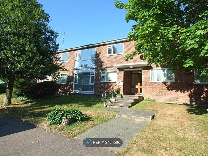 2 Bedroom Flat To Rent In Craigside, Purley, CR8