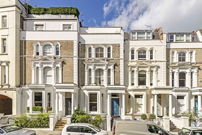 2 Bedroom Flat To Rent In St. Lukes Road, London, W11
