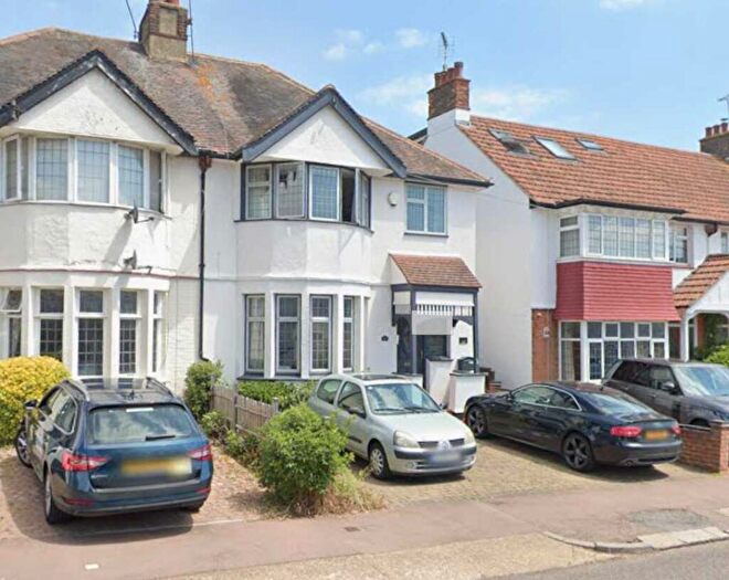 2 Bedroom Apartment To Rent In Leigh On Sea - Marine Estate, SS9