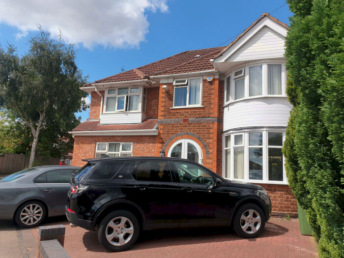 5 Bedroom Semi-Detached House To Rent In Lyndon Road, Solihull, B92