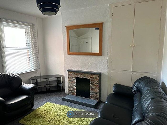4 Bedroom Terraced House To Rent In Blenheim Road, Reading, RG1