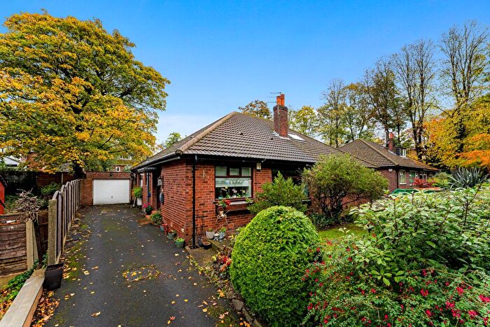 2 Bedroom Semi-detached Bungalow For Sale In Vine Street, Salford, M7