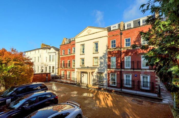 2 Bedroom Flat To Rent In Widmore Road Bromley, BR1