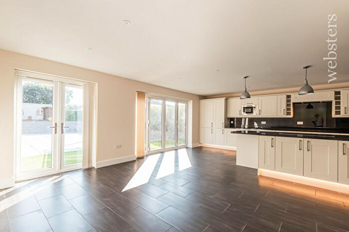 4 Bedroom Detached House For Sale In Grove Avenue, New Costessey, NR5