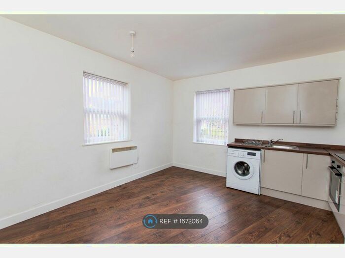 2 Bedroom Flat To Rent In Rifle Street, Nottingham, NG7