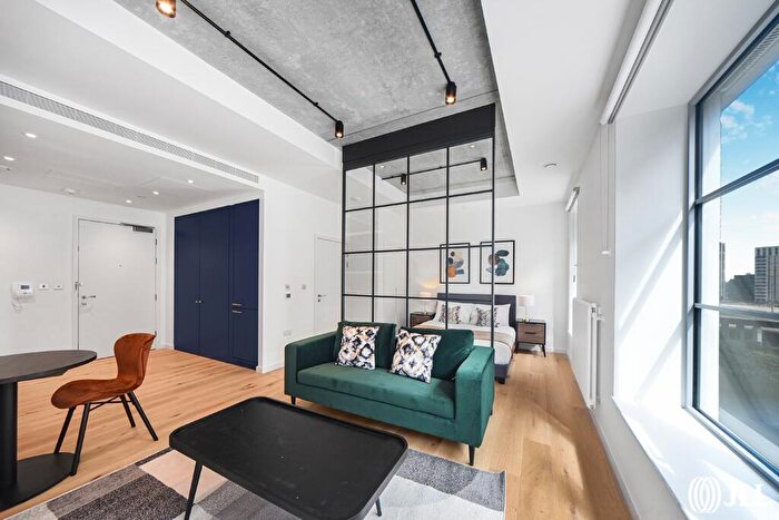 Apartment To Rent In Douglass Tower, Good Luck Hope, E14