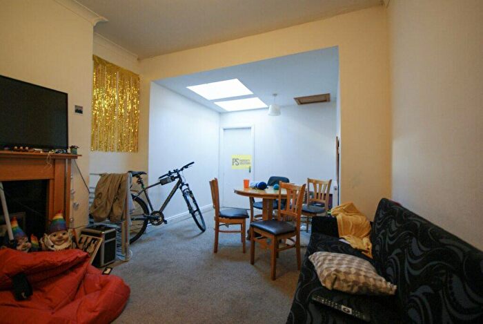 5 Bedroom Semi-Detached House To Rent In Rookery Road, Selly Oak, Birmingham, B29