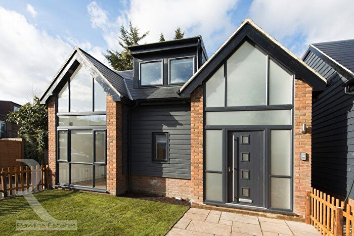 2 Bedroom Detached House To Rent In Edeleny Close, London, N2