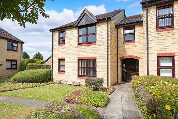 2 Bedroom Apartment For Sale In Orchard Court, Malmesbury, SN16