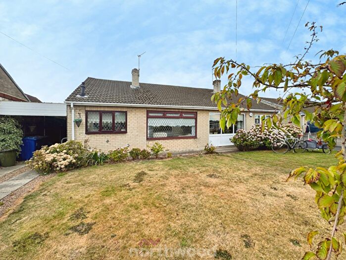 2 Bedroom Semi-Detached House For Sale In Park Crescent, Thorne, Doncaster, DN8