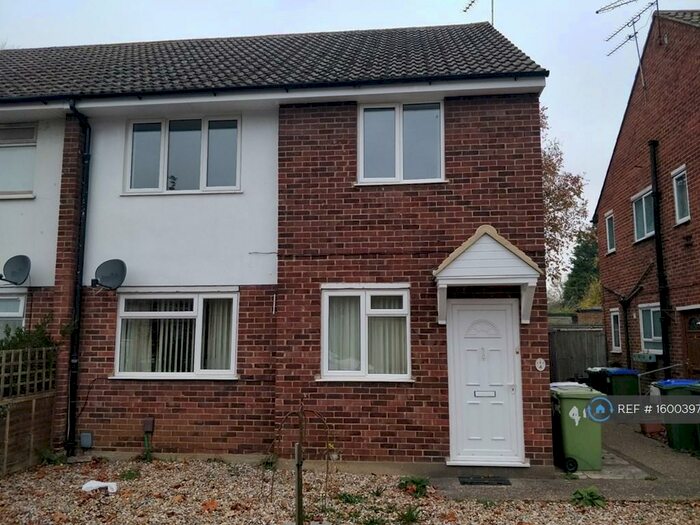 2 Bedroom Maisonette To Rent In Amberley Court, Sidcup, DA14