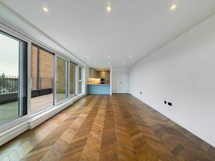 3 Bedroom Flat To Rent In Wheatfield Way, Kingston Upon Thames, KT1