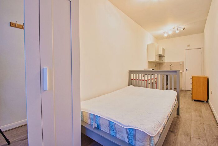 Studio To Rent In Sudbury Heights Avenue, Greenford, UB6