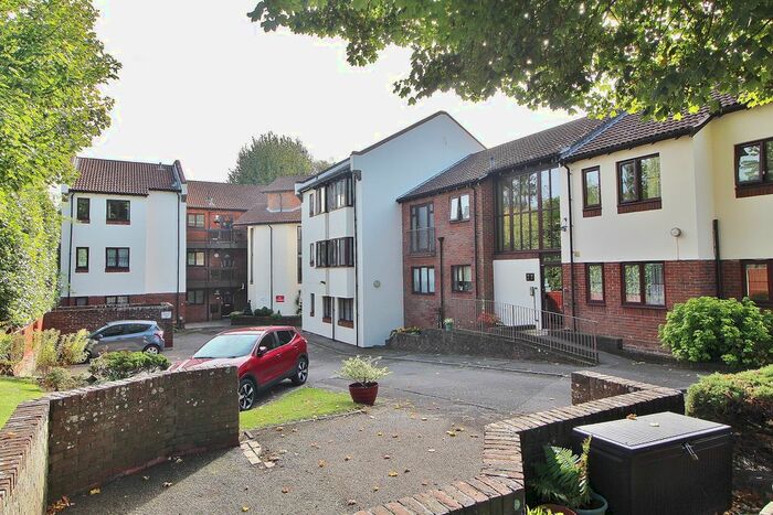 2 Bedroom Flat For Sale In Stakes Road, Purbrook, PO7