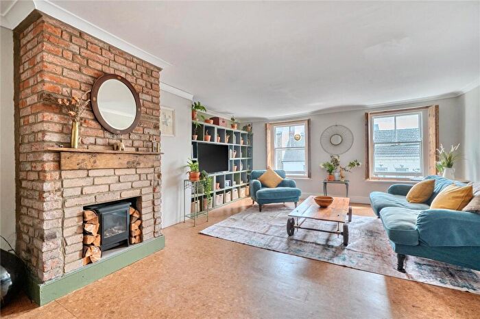 2 Bedroom Apartment For Sale In Monnow Street, Monmouth, Monmouthshire, NP25