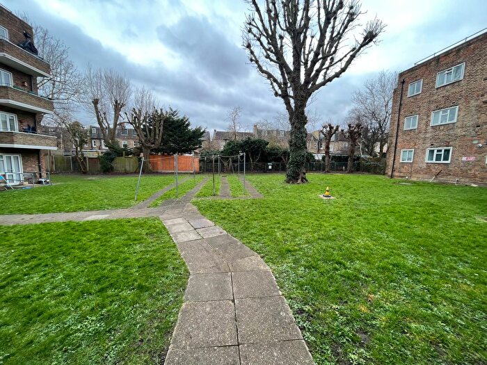 3 Bedroom Flat To Rent In Gap Road, London, SW19