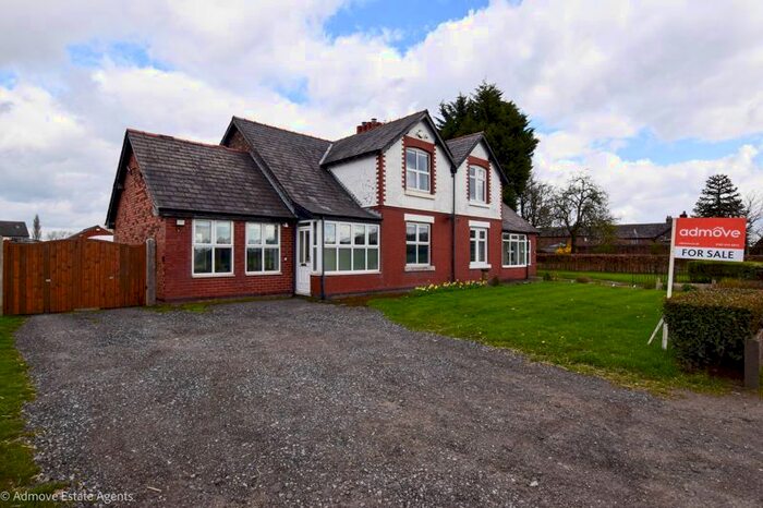 3 Bedroom Semi-Detached House For Sale In Manchester Road, Rixton, Warrington, WA3