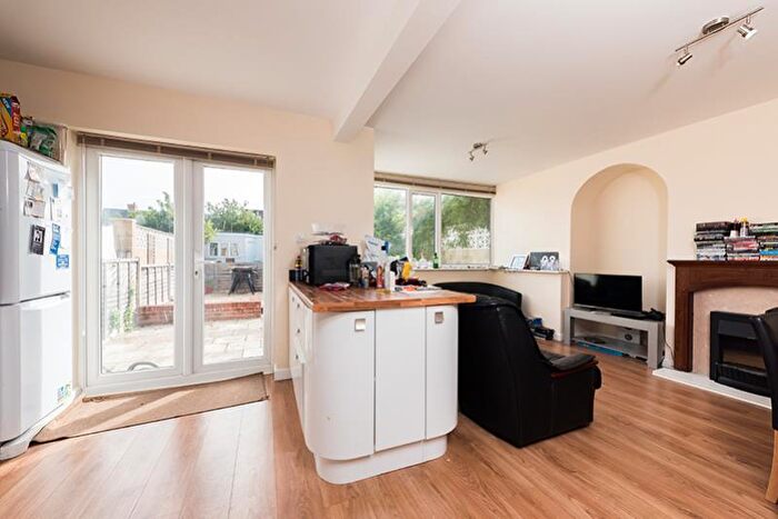 4 Bedroom Semi-Detached House To Rent In Benson Road, Headington, OX3