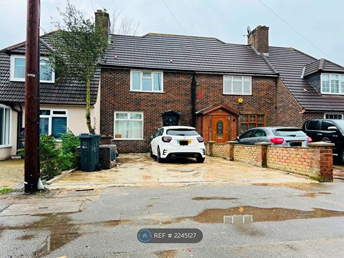 3 Bedroom Terraced House To Rent In Becontree Avenue, Dagenham, RM8