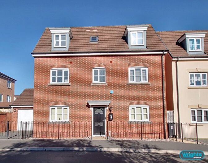 4 Bedroom Detached House For Sale In Toucan Street, Trowbridge, BA14